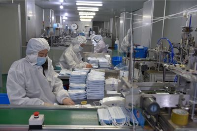 江西進賢19家醫(yī)用口罩企業(yè)日產(chǎn)46萬只提前復(fù)產(chǎn)，全力保障防疫物資供應(yīng)